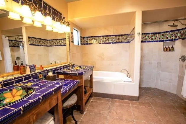 Süit, 1 En Büyük (King) Boy Yatak, Engellilere Uygun (Sonoran, Wheelchair Access)