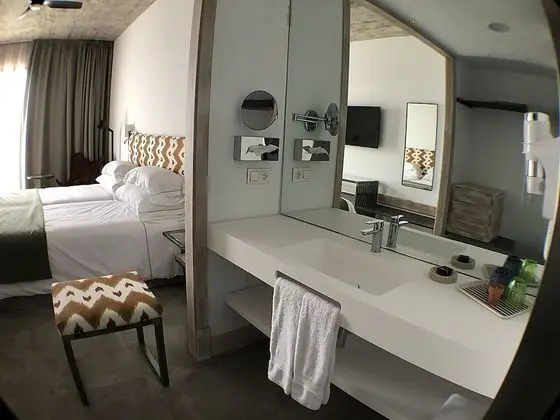 Tek Büyük Yataklı Oda (La Rosata Garden)