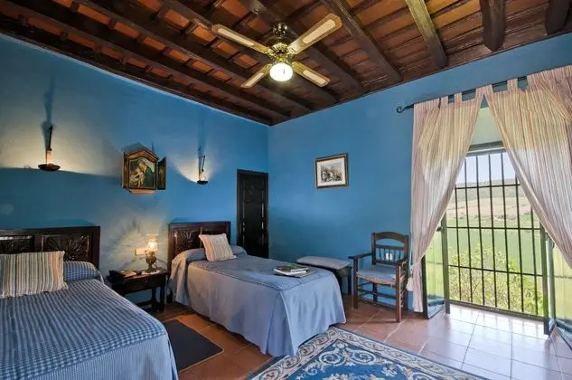 Traditional Tek Büyük veya İki Ayrı Yataklı Oda