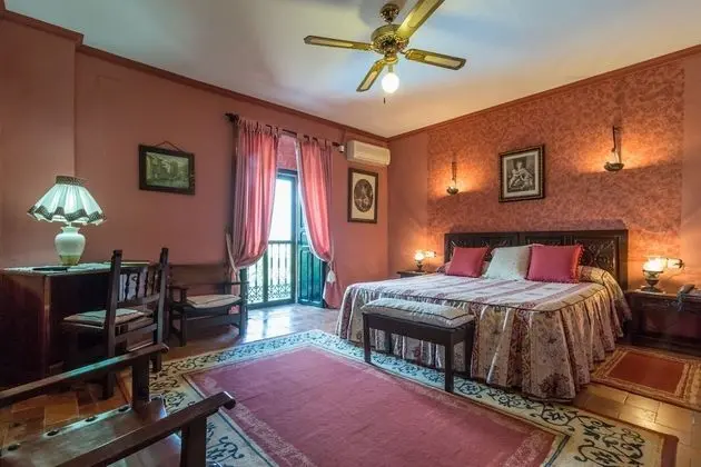 Traditional Tek Büyük veya İki Ayrı Yataklı Oda