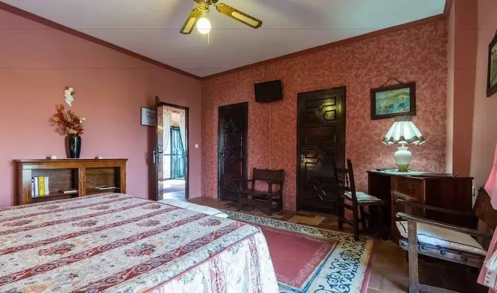 Traditional Tek Büyük veya İki Ayrı Yataklı Oda