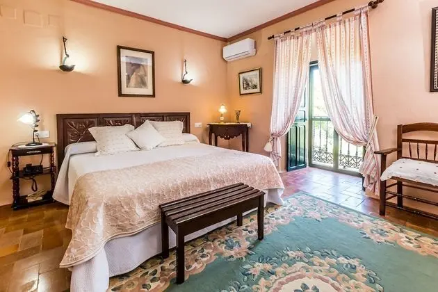 Traditional Tek Büyük veya İki Ayrı Yataklı Oda