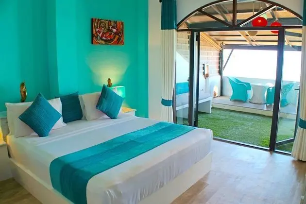 Deluxe Suite with private terrace on the beach