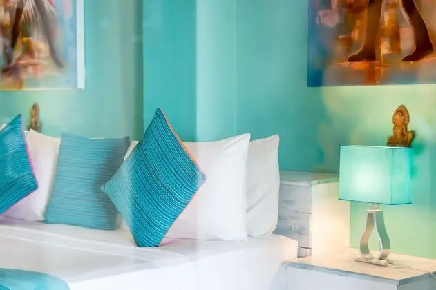 Deluxe Suite with private terrace on the beach