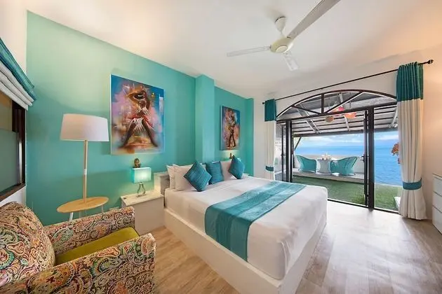 Deluxe Suite with private terrace on the beach