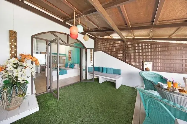 Deluxe Suite with private terrace on the beach