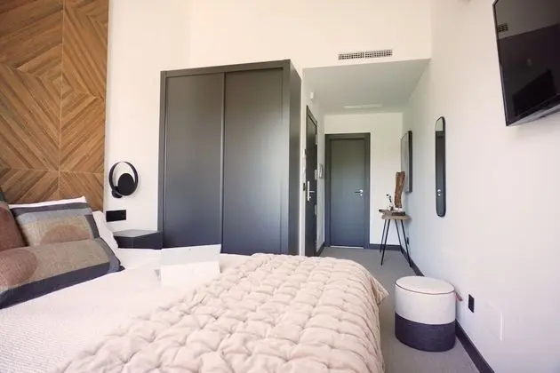 Classic Tek Büyük Yataklı Oda