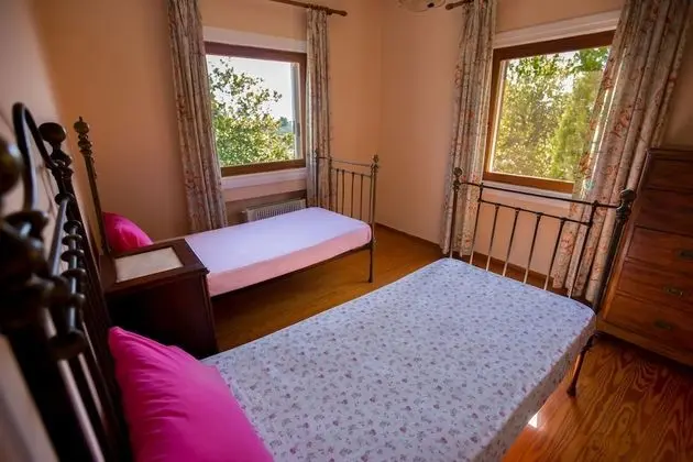 Villa, 4 Yatak Odası, Havuz Manzaralı