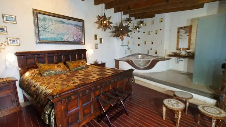Luxury Oda