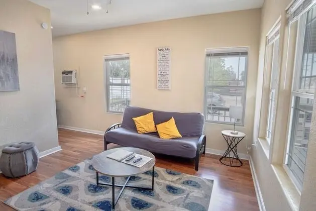 Ev (1 Bedroom)
