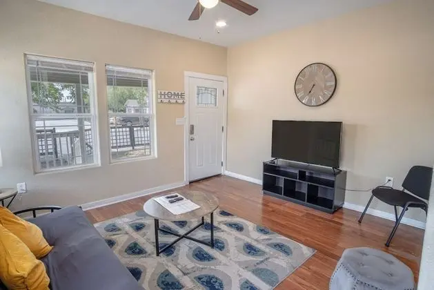 Ev (1 Bedroom)