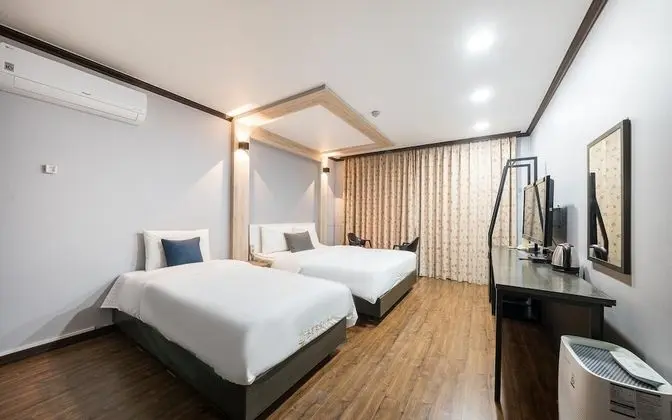 Oda (Twin (Simni Cherry Blossoms Valley Vi)