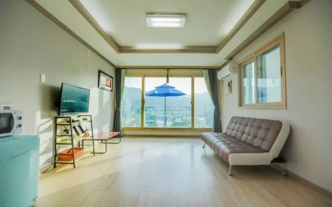 Oda (Plum Garden (River View Mountain View)