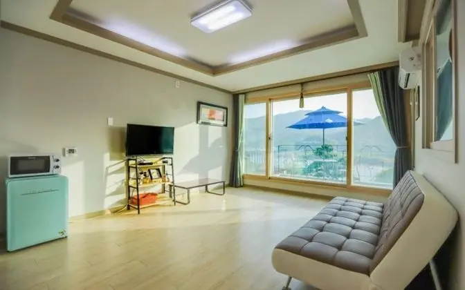 Oda (Plum Garden (River View Mountain View)