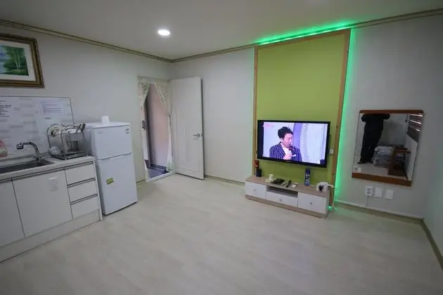 Oda (Ondol (One Room))