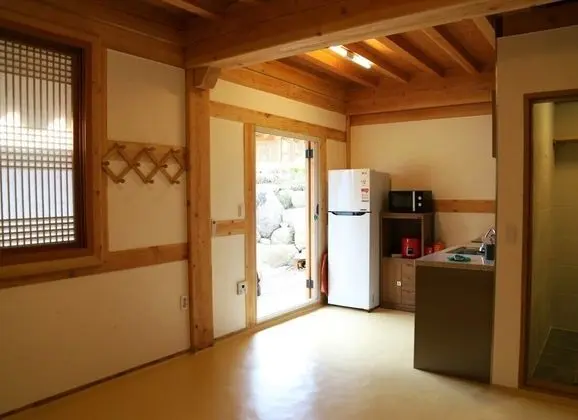 Traditional Stüdyo (Gukhwa 1)