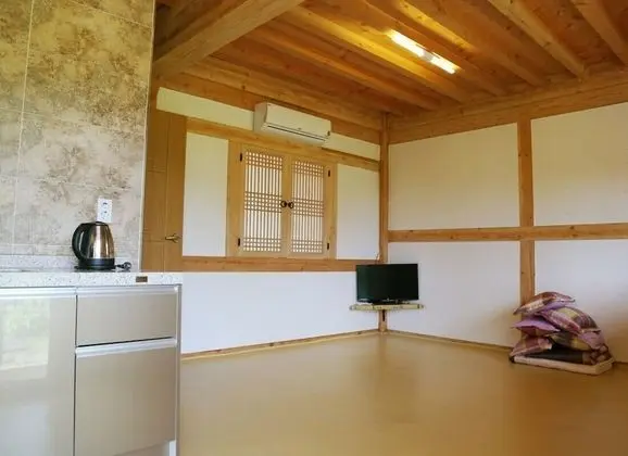 Traditional Stüdyo (Gukhwa 1)