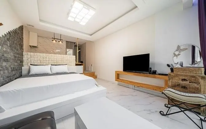 Oda (Love (Warm Water Pool Not Available P)