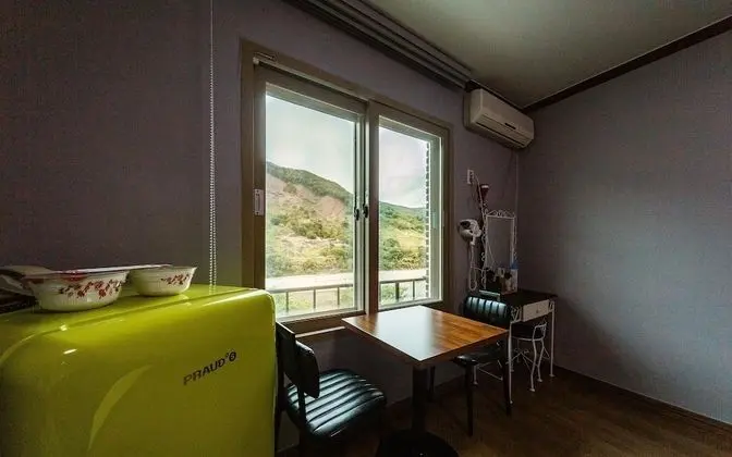 Oda (Bedroom (Seomjingang River View 65-in)