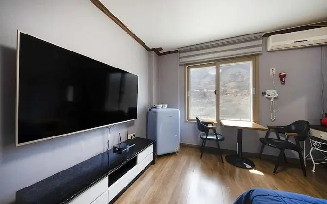 Oda (Bedroom (Seomjingang River View 65-in)