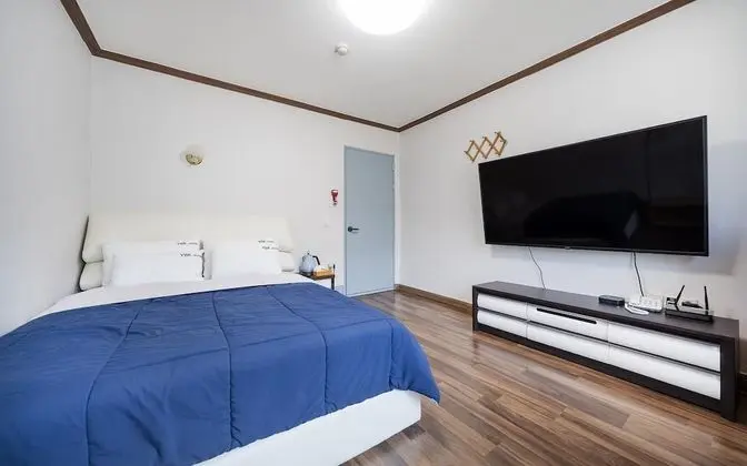 Oda (Bedroom (Seomjingang River View Batht)