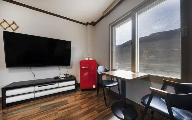 Oda (Bedroom (Seomjingang River View Batht)