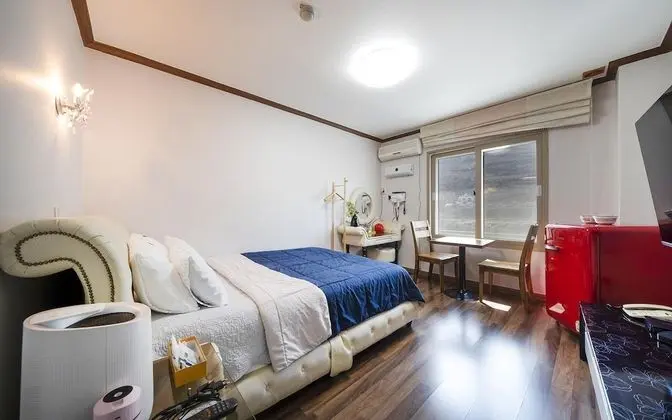 Oda (Bedroom (Seomjingang River View Batht)