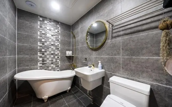 Oda (Bedroom (Seomjingang River View Batht)