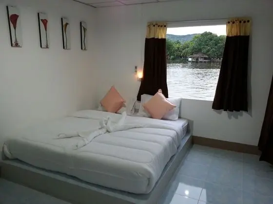 Superior Double Room, River View (Chai naam)