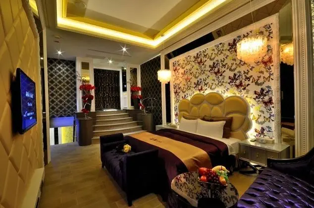 Romantic Tek Büyük Yataklı Oda