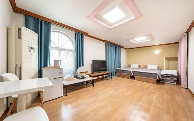 Oda (Main Building - Family Room)