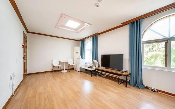 Oda (Main Building - Family Room)