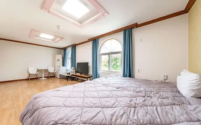 Oda (Main Building - Family Room)