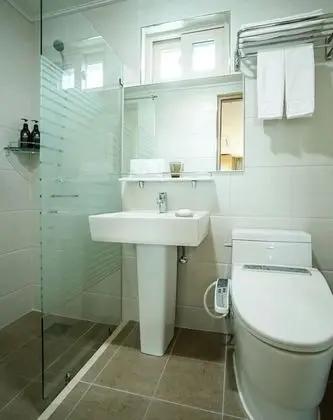 Basic Süit, 2 Yatak Odası, Küçük Mutfak, Kısmi Deniz Manzaralı