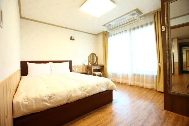 Halla Family Room