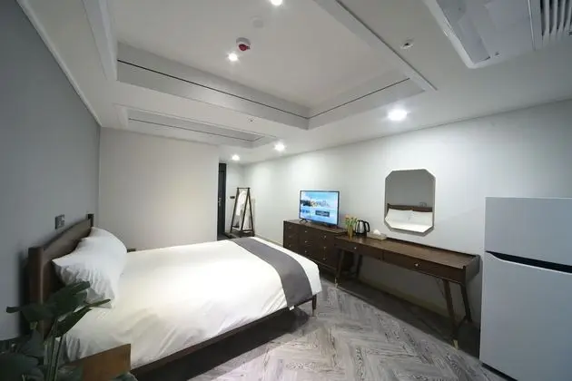Standard Double Room (No Pool available between 6 ~ 13 March)