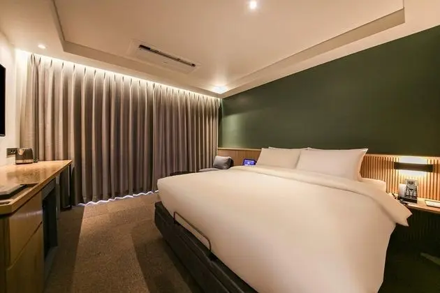 Deluxe Tek Büyük Yataklı Oda