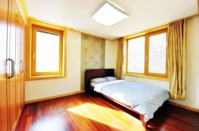 Hill Pension (Mountain View)