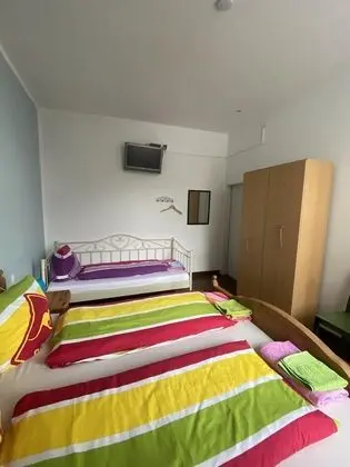 Economy Üç Kişilik Oda, Ortak Banyo