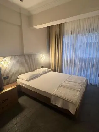 Standart Oda Tek Kişilik,Şehir Manzaralı,Fransız Balkonlu
