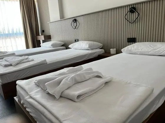 Triple,Şehir Manzaralı,Fransız Balkonlu