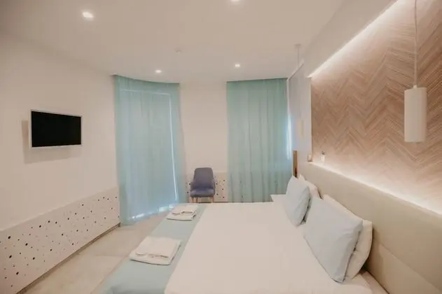 City Üç Kişilik Oda, Avlu Manzaralı