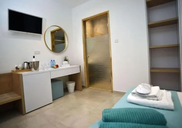 City Üç Kişilik Oda, Avlu Manzaralı