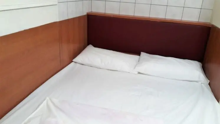 Tek Büyük Yataklı Oda, Ortak Banyo