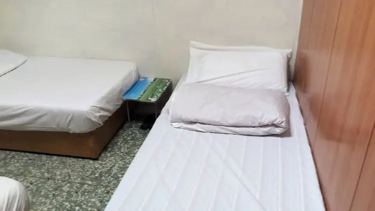 Üç Kişilik Oda, Ortak Banyo