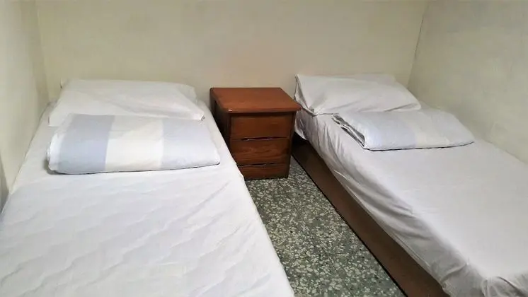 Üç Kişilik Oda, Ortak Banyo