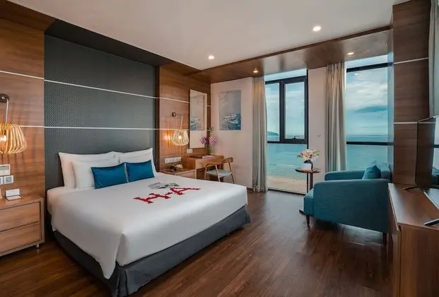 Deluxe Tek Büyük Yataklı Oda, Denize Sıfır