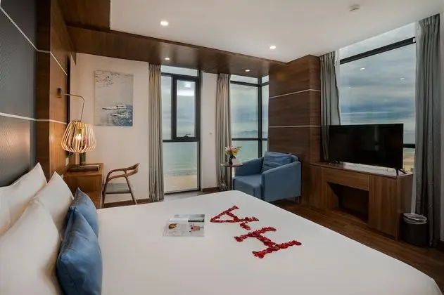 Deluxe Tek Büyük Yataklı Oda, Denize Sıfır