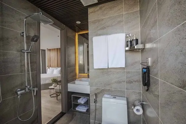 Deluxe Tek Büyük Yataklı Oda (Riverfront)