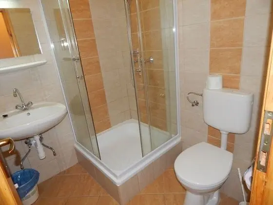 Üç Kişilik Oda, Bahçe Manzaralı, Bahçeli